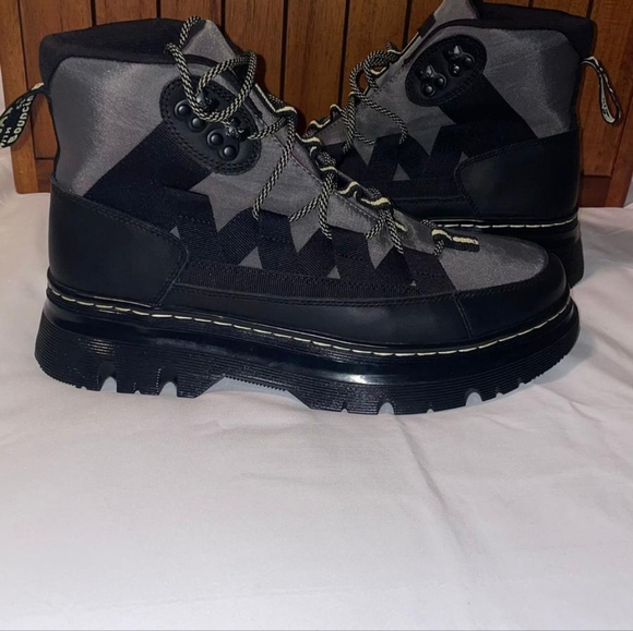 NEW DR. MARTENS MENS BOOTS SIZE 11 M / 12 L - Picture 8 of 15